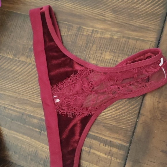 Valentine Victory of cupid velvet bra and thong set - Picture 6 of 9